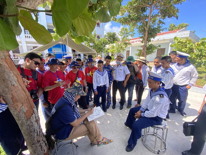 Đoàn Ban Tuyên giáo Trung ương kết thúc chuyến thăm quần đảo Trường Sa - Nhà giàn DK1 - Ảnh 11.