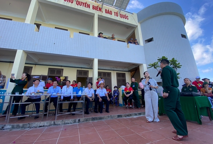 Đoàn Ban Tuyên giáo Trung ương kết thúc chuyến thăm quần đảo Trường Sa - Nhà giàn DK1 - Ảnh 16.