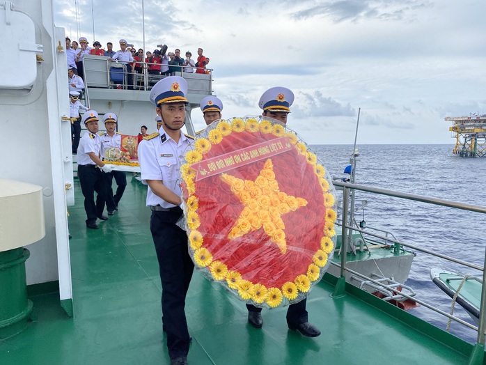 Đoàn Ban Tuyên giáo Trung ương kết thúc chuyến thăm quần đảo Trường Sa - Nhà giàn DK1 - Ảnh 10.