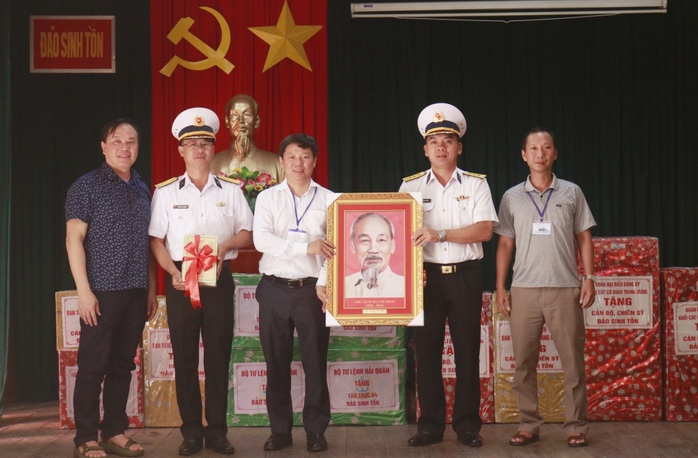 Đoàn Ban Tuyên giáo Trung ương kết thúc chuyến thăm quần đảo Trường Sa - Nhà giàn DK1 - Ảnh 13.