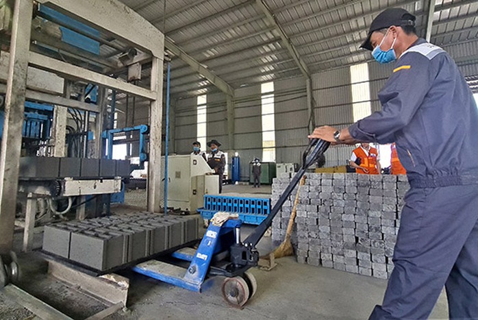 Triển vọng dùng tro, xỉ làm vật liệu xây dựng - Ảnh 1. Triển vọng dùng tro, xỉ làm vật liệu xây dựng - Ảnh 1.