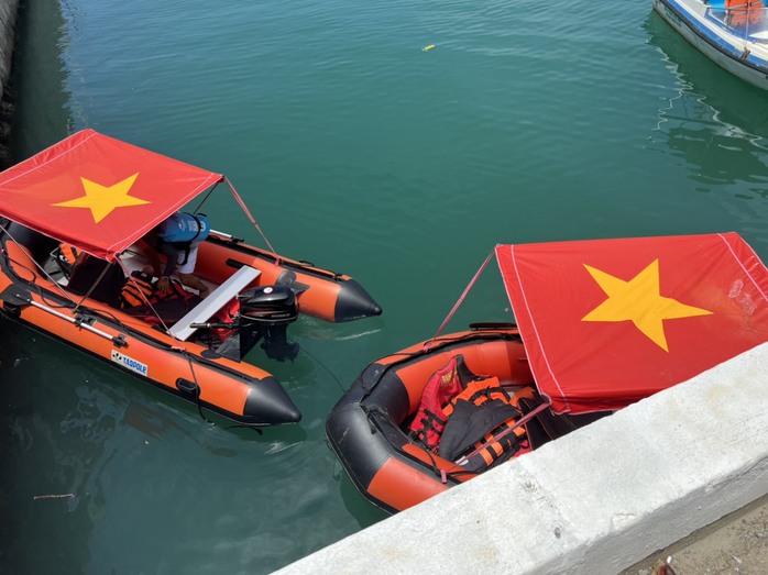 Đà Nẵng xử phạt hàng loạt phương tiện chở du khách ngắm san hô - Ảnh 2.