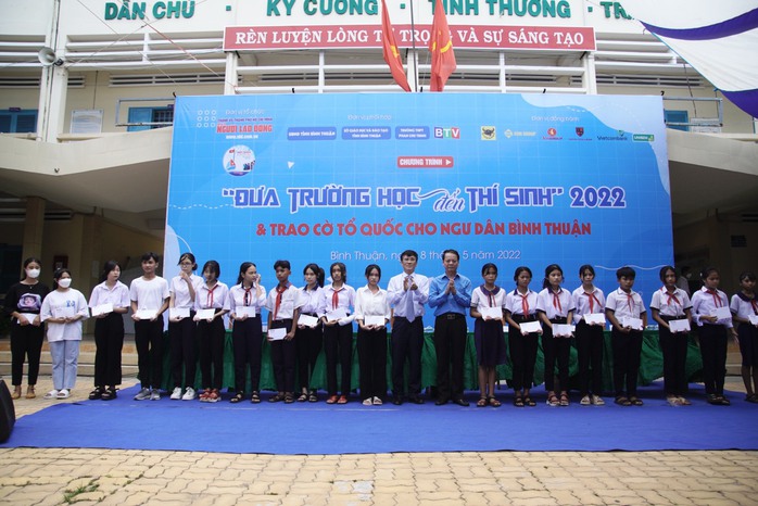 Đưa trường học đến thí sinh tại Bình Thuận: Học ngành nào dễ kiếm việc làm? - Ảnh 9.