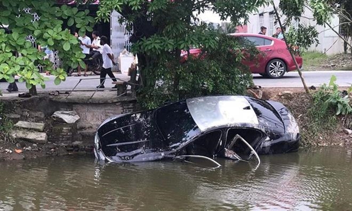 Ôtô lao xuống mương nước, Chủ tịch Hội Nông dân xã cùng người bạn thiệt mạng - Ảnh 1.