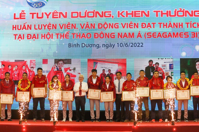 Bình Dương, Bình Phước vinh danh VĐV đạt thành tích cao tại SEA Games 31 - Ảnh 1.