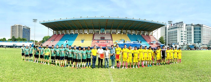 Kịch tính trận bóng giữa Báo Người Lao Động - Nam Á Bank và Đội CSGT Tân Sơn Nhất - Ảnh 3.