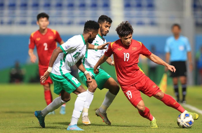 Lối chơi của U23 Việt Nam ở hiệp 2 với Ả Rập Saudi gây tranh cãi - Ảnh 1.