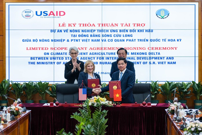 Ký thỏa thuận 50 triệu USD hỗ trợ Đồng bằng sông Cửu Long ứng phó biến đổi khí hậu - Ảnh 2.