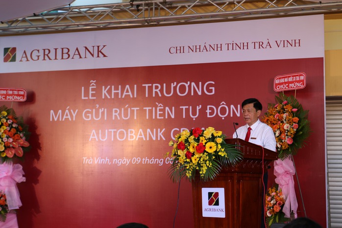 Agribank Trà Vinh đưa vào hoạt động máy gửi, rút tiền tự động Autobank CDM - Ảnh 2.