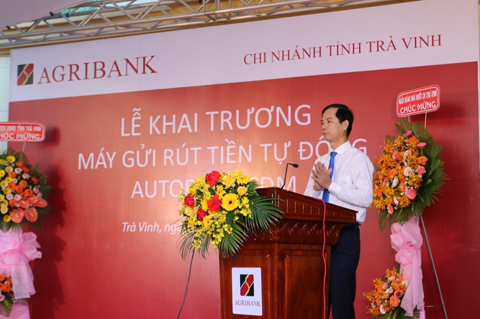 Agribank Trà Vinh đưa vào hoạt động máy gửi, rút tiền tự động Autobank CDM - Ảnh 1.