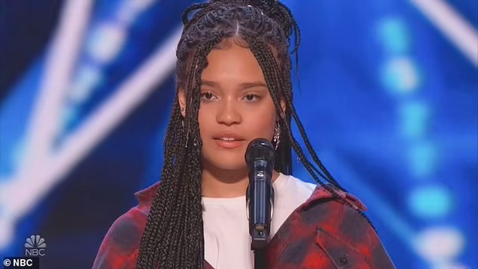 Cận cảnh ca sĩ 13 tuổi nhận nút vàng cuộc thi Tìm kiếm tài năng Mỹ - Ảnh 2.