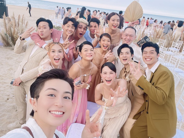 Minh Hằng rạng ngời trong ngày cưới, Diệu Nhi bắt được hoa - Ảnh 2. tỷ lệ kèo góc nhà cái Hằng rạng ngời trong ngày cưới, Diệu Nhi bắt được hoa - Ảnh 2.