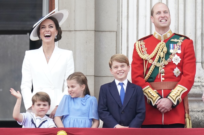 Hoàng tử bé Louis chiếm sóng Đại lễ Bạch kim của Nữ hoàng Anh - Ảnh 11.