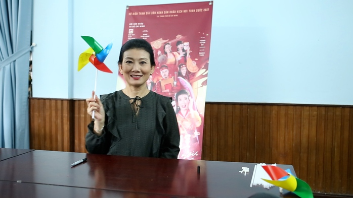 Loạt sao Việt chung tay tạo nên “chong chóng sắc màu giúp lan tỏa yêu thương đến trẻ em tự kỷ - Ảnh 5. Loạt sao Việt chung tay tạo nên “chong chóng sắc màu giúp lan tỏa yêu thương đến trẻ em tự kỷ - Ảnh 5.