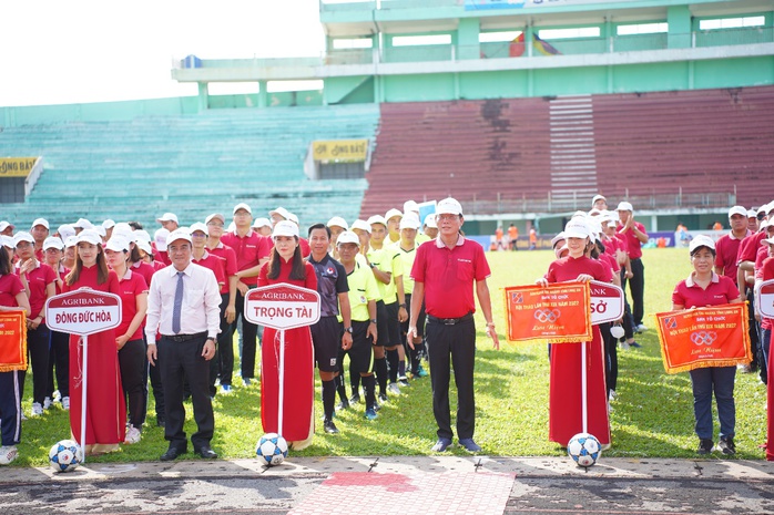 Khai mạc hội thao Agribank Chi nhánh Long An lần thứ 19 - Ảnh 9.