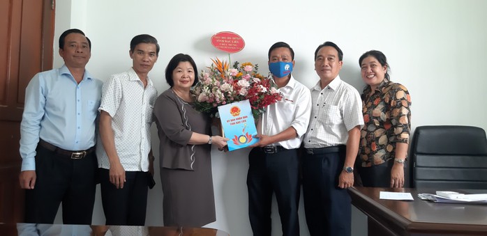 Chủ tịch UBND tỉnh Đồng Tháp tặng bằng khen cho 2 cá nhân Báo Người Lao Động - Ảnh 2.