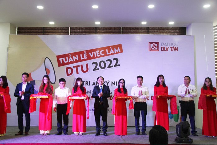 150 doanh nghiệp tham gia tuyển dụng tại “Tuần lễ Việc làm DTU 2022” - Ảnh 1.