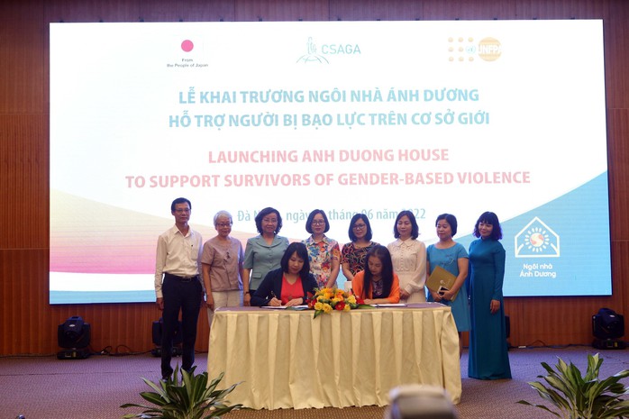 Ra mắt Ngôi nhà Ánh Dương hỗ trợ người bị bạo lực - Ảnh 1. Ra mắt Ngôi nhà Ánh Dương hỗ trợ người bị bạo lực - Ảnh 1.