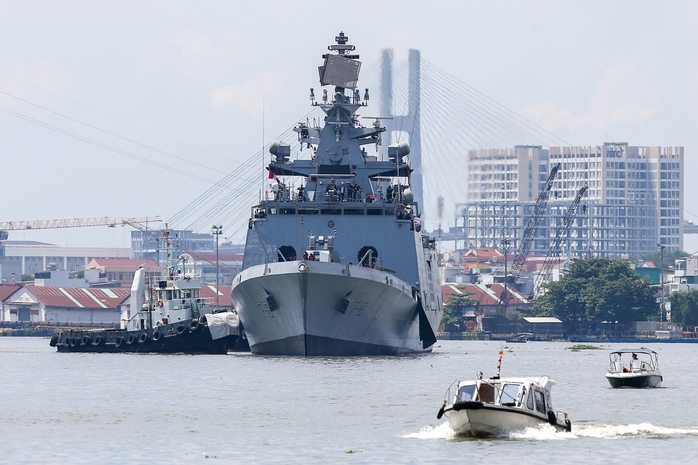 Hai tàu Hải quân Ấn Độ đến TP HCM - Ảnh 1.