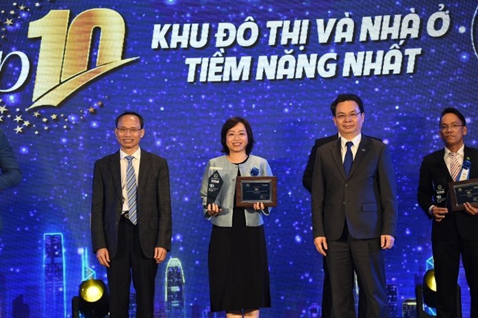 Tập đoàn BRG được vinh danh tại Giải thưởng Thương hiệu bất động sản dẫn đầu năm 2021-2022 - Ảnh 2. Tập đoàn BRG được vinh danh tại Giải thưởng Thương hiệu bất động sản dẫn đầu năm 2021-2022 - Ảnh 2.