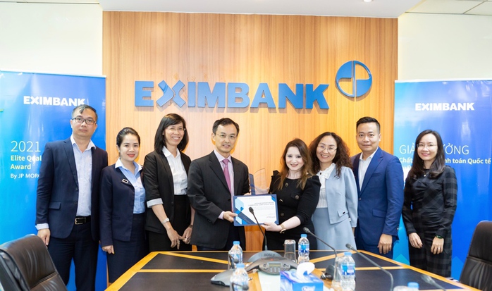 Ngân hàng JP Morgan trao giải thưởng Chất lượng thanh toán quốc tế xuất sắc cho Eximbank - Ảnh 1. Ngân hàng JP Morgan trao giải thưởng Chất lượng thanh toán quốc tế xuất sắc cho Eximbank - Ảnh 1.