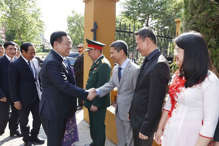 Chủ tịch Quốc hội: Mong doanh nghiệp người Việt tại Châu Âu đóng góp cho đất nước - Ảnh 2.