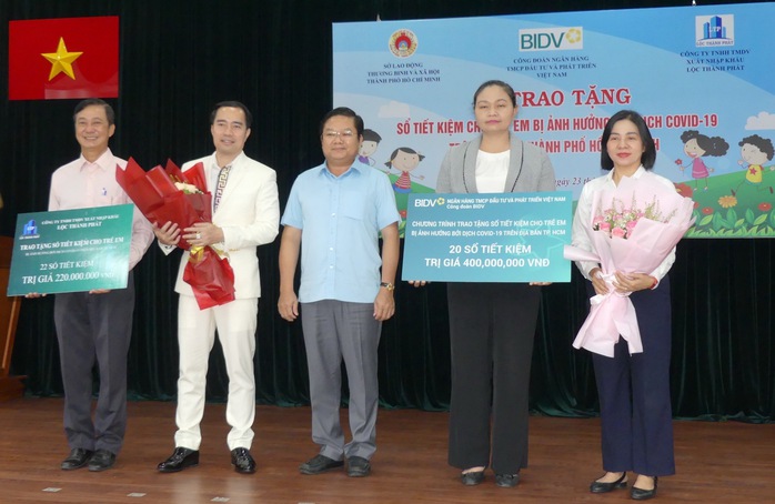 BIDV dành gần 3 tỉ đồng hỗ trợ 112 trẻ em mồ côi do dịch Covid-19 - Ảnh 3. BIDV dành gần 3 tỉ đồng hỗ trợ 112 trẻ em mồ côi do dịch Covid-19 - Ảnh 3.