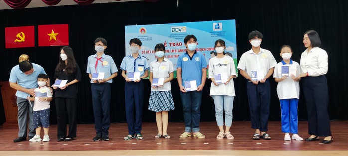 BIDV dành gần 3 tỉ đồng hỗ trợ 112 trẻ em mồ côi do dịch Covid-19 - Ảnh 2. BIDV dành gần 3 tỉ đồng hỗ trợ 112 trẻ em mồ côi do dịch Covid-19 - Ảnh 2.