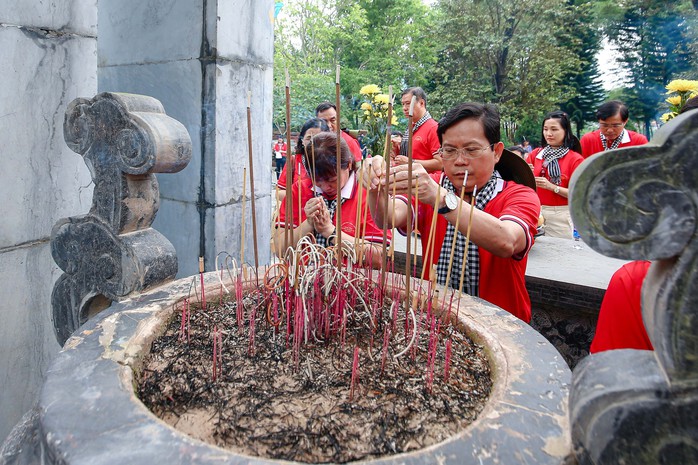 Trao tặng 10.000 lá cờ Tổ quốc cho lực lượng biên phòng và đồng bào biên giới  tỉnh Quảng Ninh - Ảnh 10.