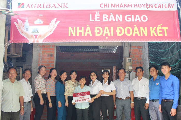 Agribank huyện Cai Lậy tặng 3 nhà đại đoàn kết - Ảnh 2.