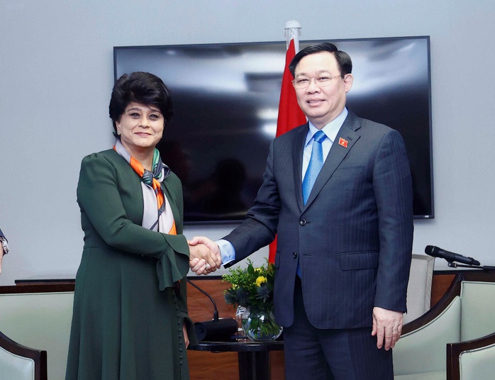 Chủ tịch Quốc hội Vương Đình Huệ gặp mặt lãnh đạo Prudential tại Anh - Ảnh 2. Chủ tịch Quốc hội Vương Đình Huệ gặp mặt lãnh đạo Prudential tại Anh - Ảnh 2.