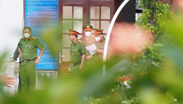 An ninh thắt chặt tại phiên xét xử vụ Tịnh thất Bồng Lai - Ảnh 6.