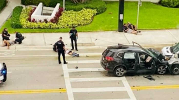 Mỹ: Sex trên xe hơi, tài xế mất lái đâm trúng xe tải - Ảnh 1.