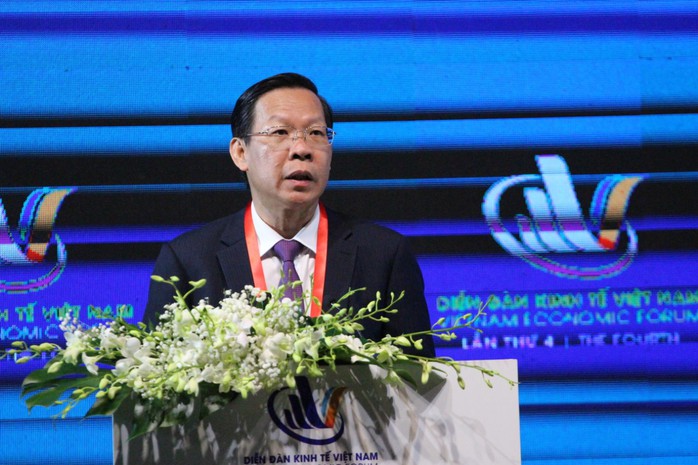 Thủ tướng Phạm Minh Chính đang chủ trì phiên tọa đàm cao cấp Diễn đàn Kinh tế Việt Nam - Ảnh 2.
