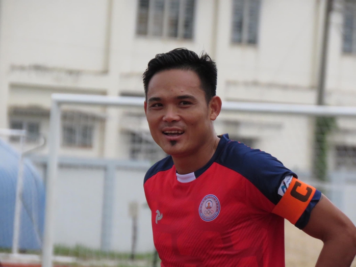 Báo Thái Lan chê trách cầu thủ Bình Thuận đánh trọng tài - Ảnh 2.