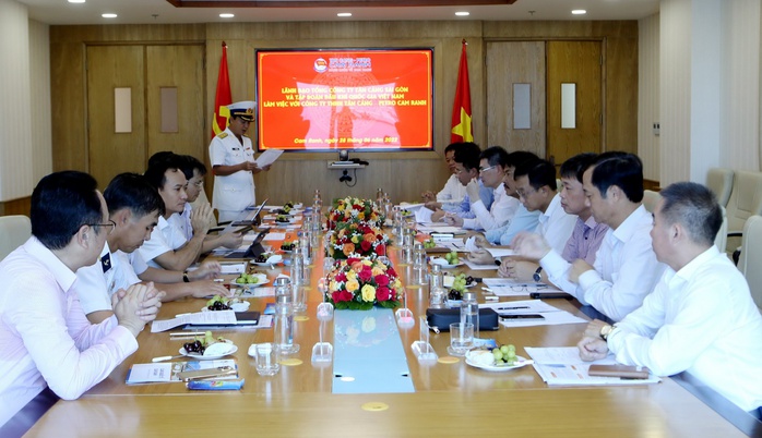 Petrovietnam và PV GAS ủng hộ cán bộ chiến sỹ hải quân 600 triệu đồng - Ảnh 1. Petrovietnam và PV GAS ủng hộ cán bộ chiến sỹ hải quân 600 triệu đồng - Ảnh 1.