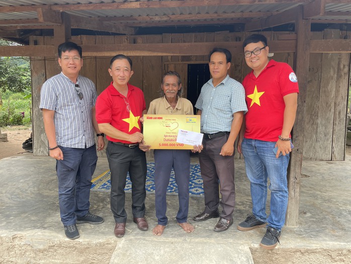 Mai Vàng nhân ái thăm 2 nghệ nhân ưu tú dân tộc Chăm và Raglai ở Ninh Thuận - Ảnh 3.