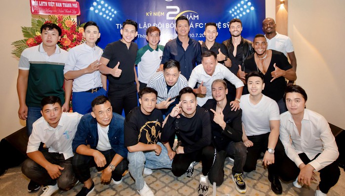 Thái Hòa tiết lộ giá chuyển nhượng về đội bóng FC Nghệ sỹ của Hồ Đức Vĩnh - Ảnh 3.