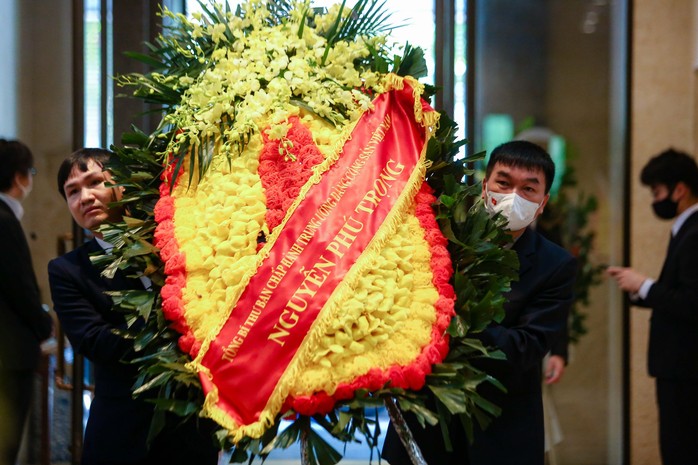 CLIP: Lãnh đạo Việt Nam ghi sổ tang, tưởng niệm cố Thủ tướng Abe Shinzo - Ảnh 10.