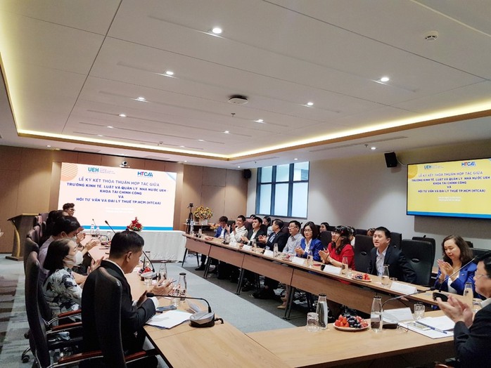 HTCAA hợp tác đào tạo với Trường Kinh tế, Luật và Quản lý Nhà nước UEH - Ảnh 1. HTCAA hợp tác đào tạo với Trường Kinh tế, Luật và Quản lý Nhà nước UEH - Ảnh 1.