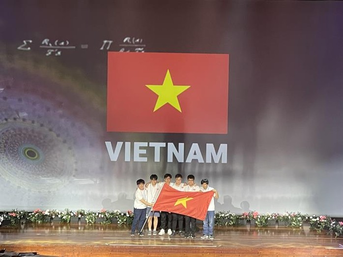 Học sinh Việt Nam đạt điểm tuyệt đối 42/42 thi Olympic Toán học quốc tế 2022 - Ảnh 1.
