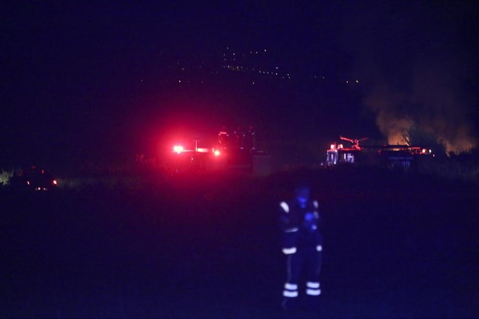 Máy bay của Ukraine rơi, nổ liên tục ở Hy Lạp - Ảnh 2.
