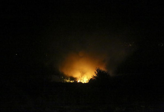 Máy bay của Ukraine rơi, nổ liên tục ở Hy Lạp - Ảnh 4.
