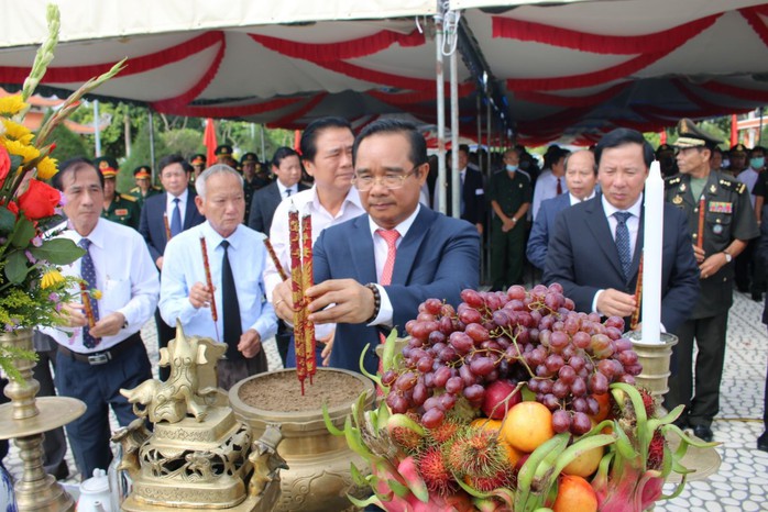 Long An: Truy điệu, an táng hài cốt liệt sĩ, quân tình nguyện Việt Nam - Ảnh 2.