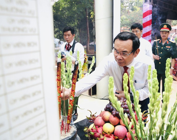 Nguyên Chủ tịch nước, lãnh đạo TP HCM thăm di tích căn cứ Trung ương Cục Miền Nam - Ảnh 2.