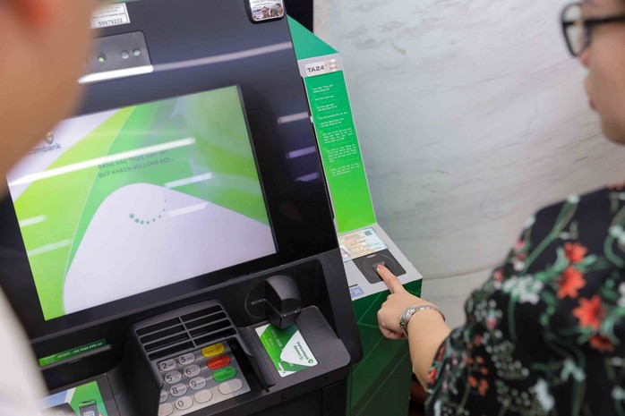 Vietcombank triển khai ứng dụng căn cước công dân gắn chip trong các giao dịch - Ảnh 1.