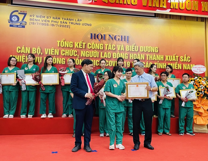 Tôn vinh nhân viên y tế Nam tiến chống dịch Covid-19 - Ảnh 1.