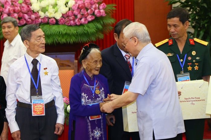 Hình ảnh Tổng Bí thư Nguyễn Phú Trọng gặp mặt đại biểu người có công với cách mạng tiêu biểu toàn quốc - Ảnh 5.