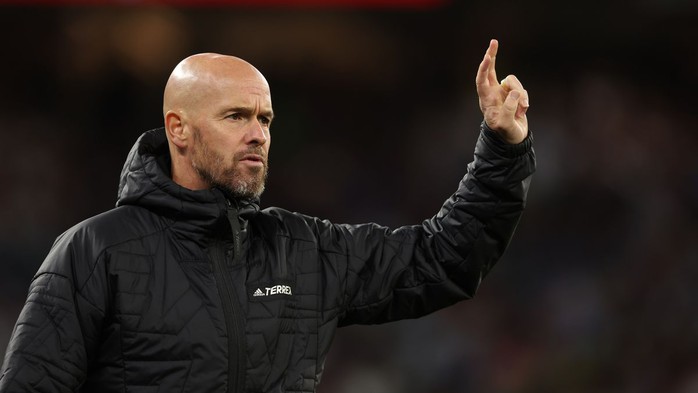 Erik ten Hag “ẵm” thưởng lớn nếu M.U lọt top 4 - Ảnh 1.