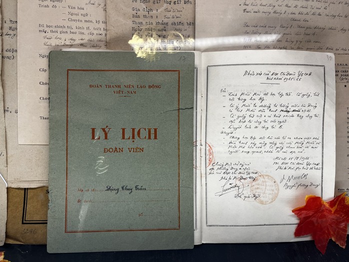 Triển lãm Kỷ vật thời thanh xuân của cán bộ đi B - Ảnh 3.
